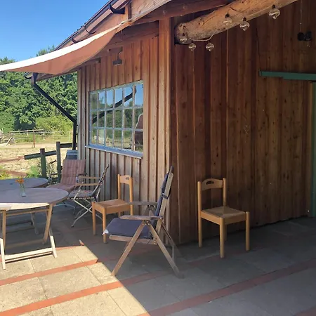 Tiny House Fuer 3 Peronen Im Gruenen